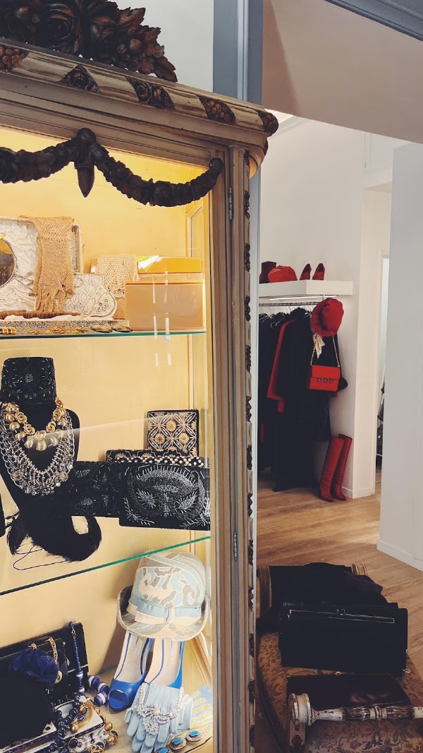 C'est Chic Vintage 4