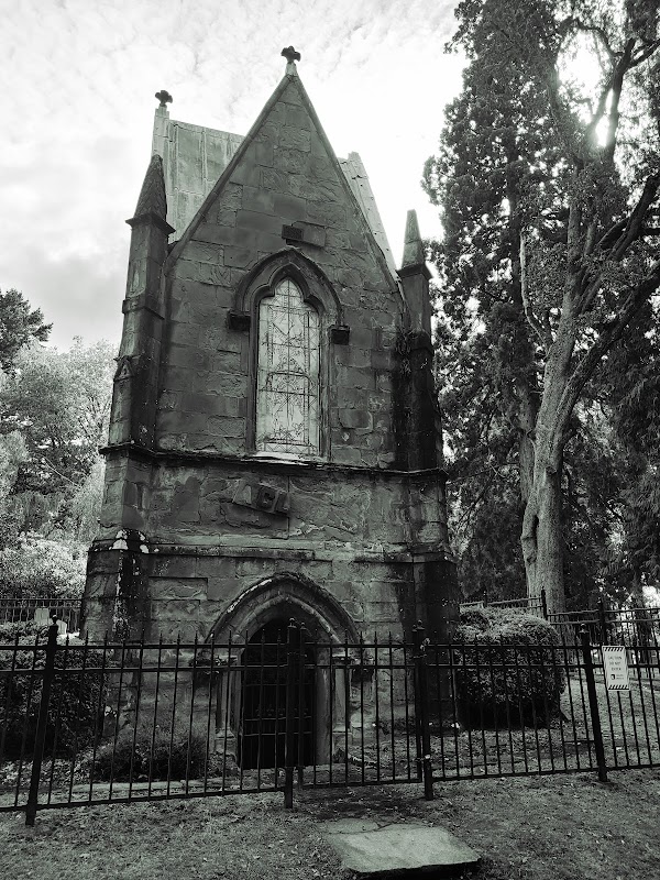 Lone Fir Cemetery