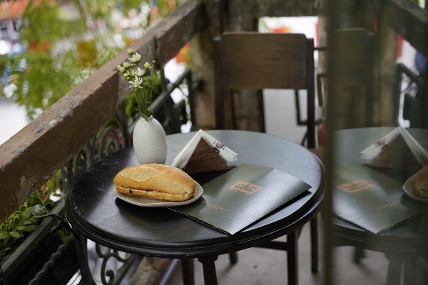 Gác Bánh Mì & Cafe 1