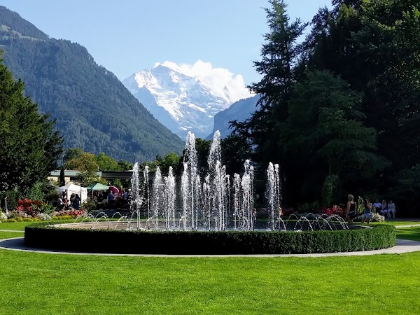 Yash Chopra Statue 3
