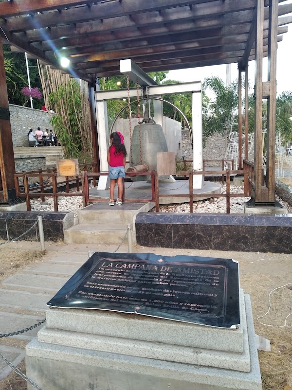 Campana de la amistad Corea-Venezuela 1