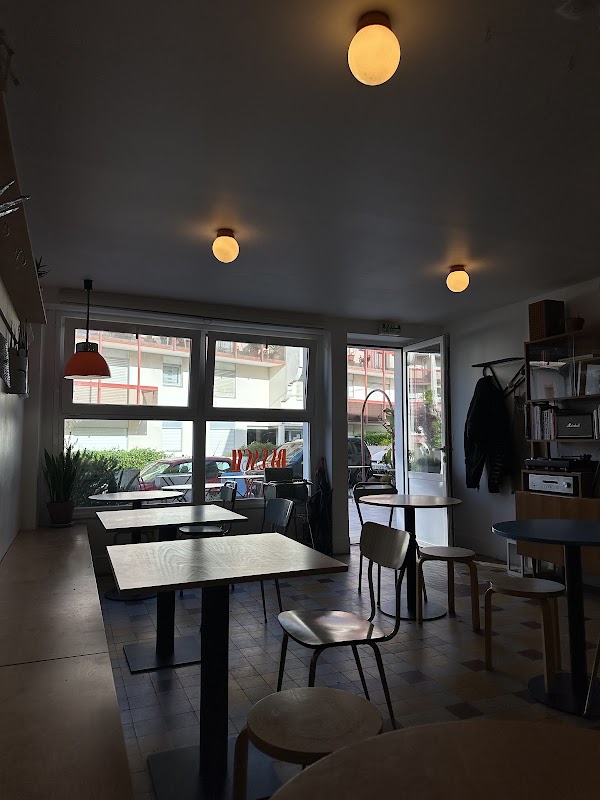 Bleach - café cantine vin à Biarritz 4