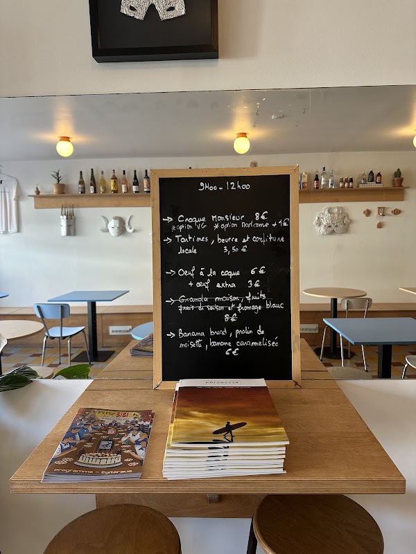 Bleach - café cantine vin à Biarritz 3