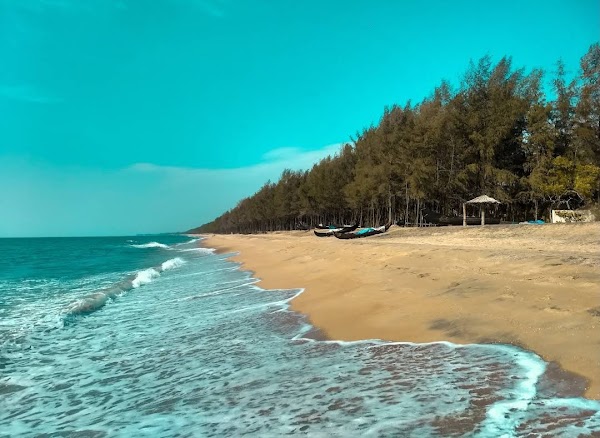 Kuzhuppilly Beach 5