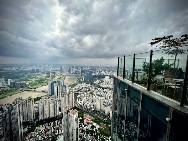 Blank Lounge Landmark - Highest Cafe & Bar Lounge in Vietnam 4