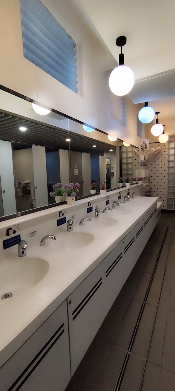 Pound Lane Public Toilet and Bathhouse 5