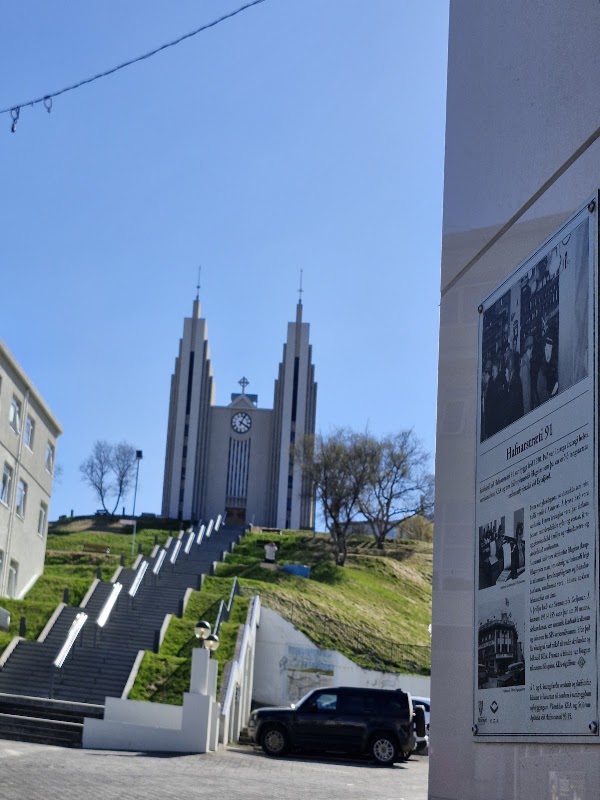 #loveakureyri sign 2
