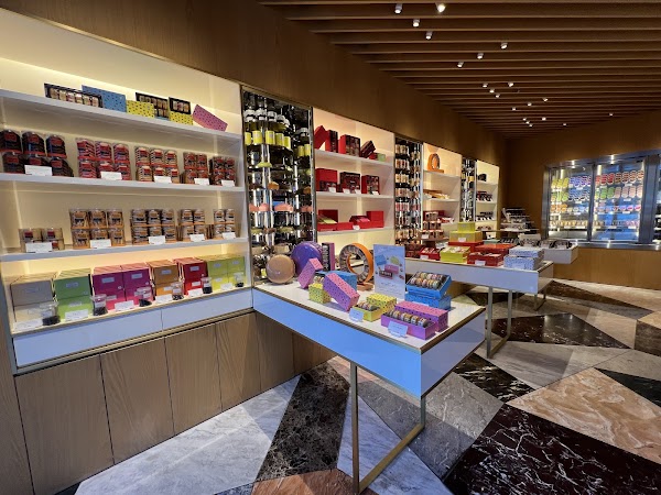 Pierre Hermé Paris Aoyama 5