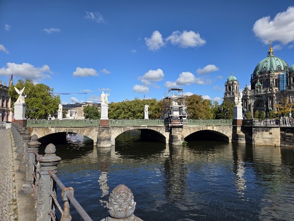 Schlossbrücke 1