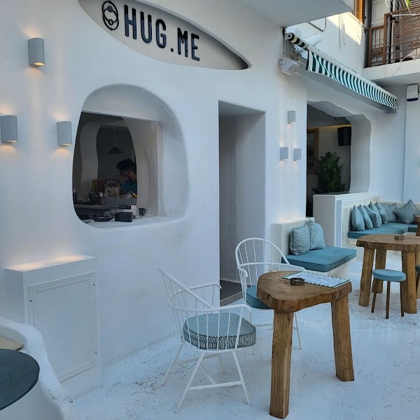 Hug Me Naxos