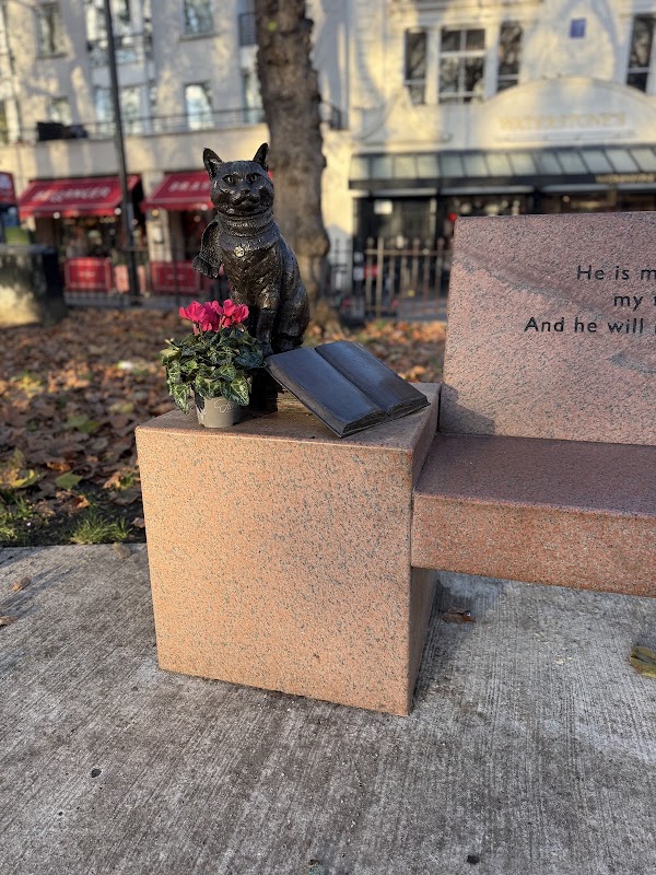 Street Cat Bob memorial statue 5