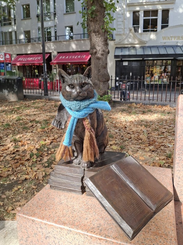Street Cat Bob memorial statue 4