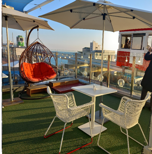 Rooftop Music Café Dongbaek 104 with Blue Line Sky Capsules 2