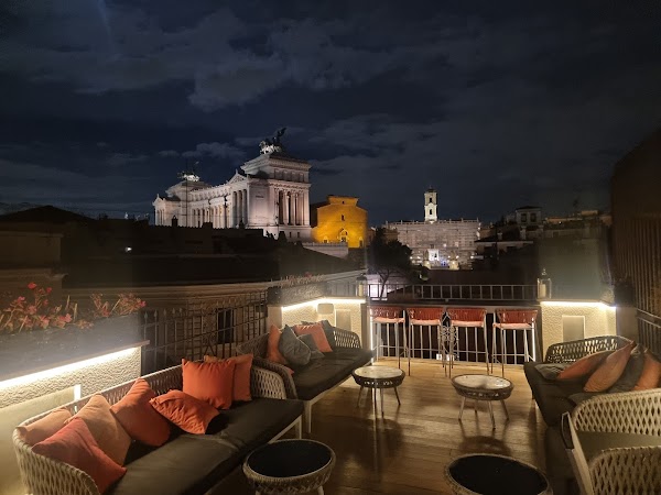 Otivm Roof Bar 2