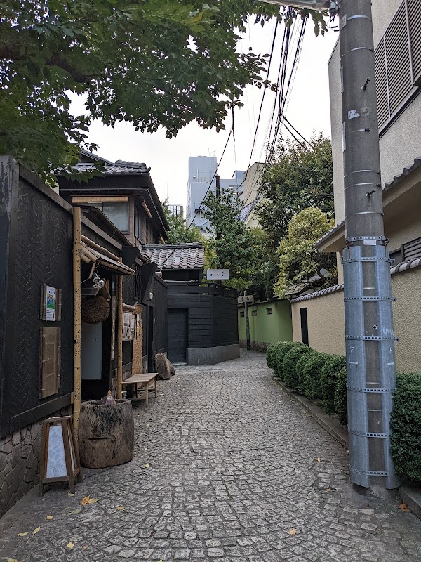 Kakurenbo Yokocho (Hide-and-Seek Alley) 1