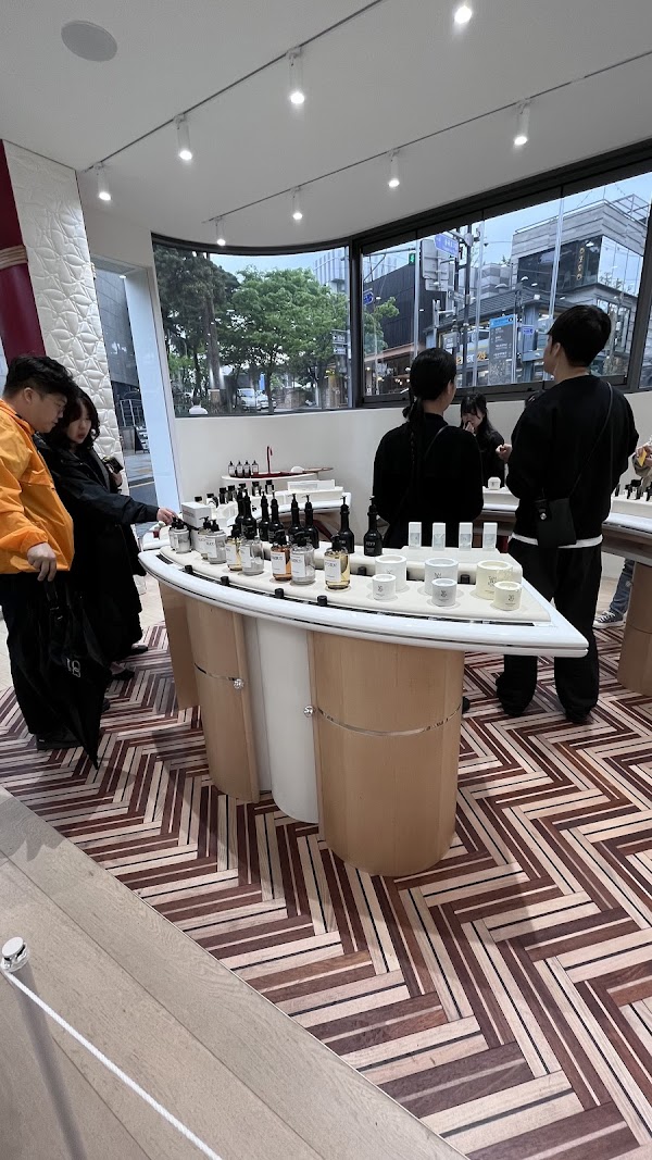 TAMBURINS Samcheong Flagship Store 5