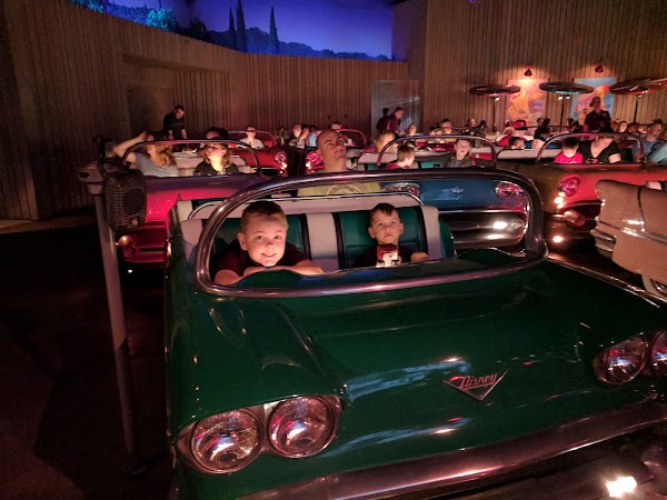Sci-Fi Dine-In Theater Restaurant 4