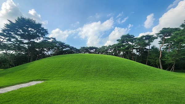 Nyeongneung (Tomb of King Hyojong & Queen Inseon) 2