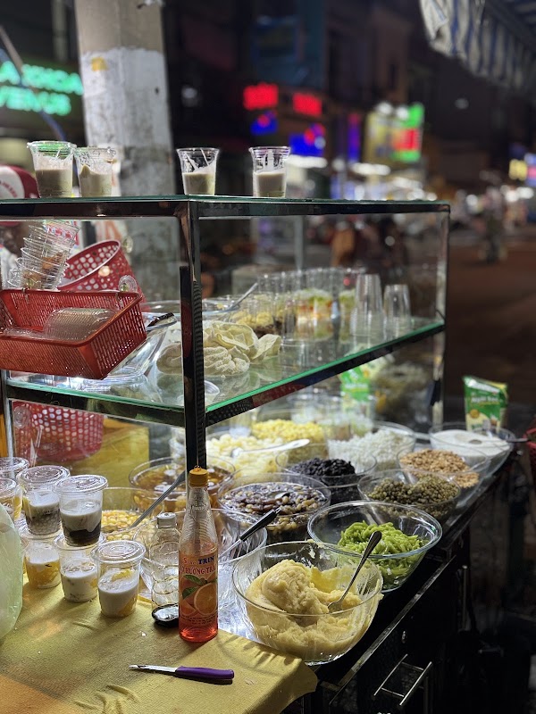 Chè Bưởi & Tàu hủ đá Ngô Quyền