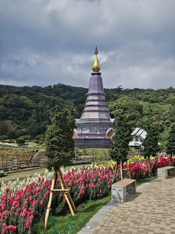 Pagoda Noppamethanedon & Pagoda Nopphonphusiri: The Royal Pagodas of Mount Inthanon Summit 1