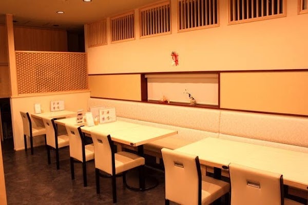 Uni Murakami Hakodate station store
