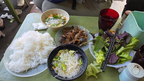 Bun cha under the bridge
