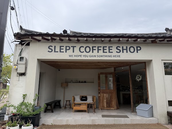 SLEPT COFFEE SHOP 4
