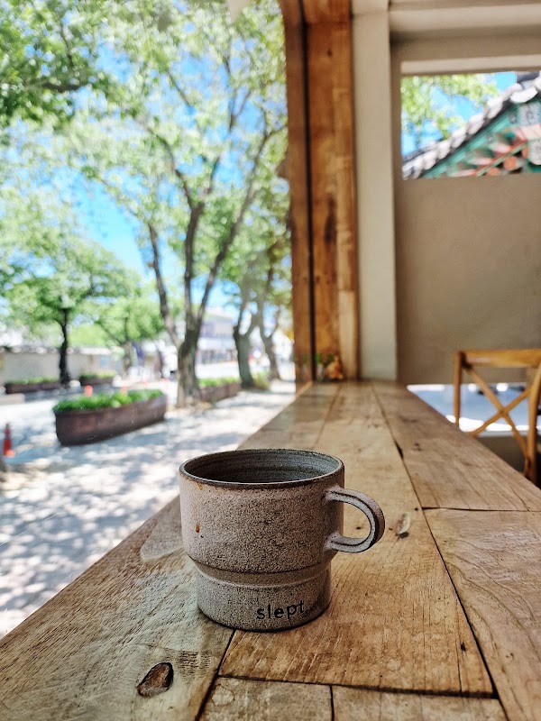 SLEPT COFFEE SHOP 2