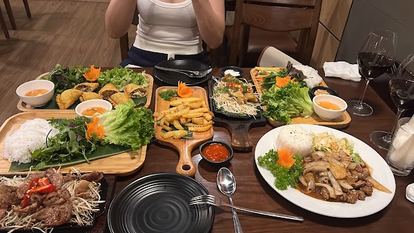 Hoang's Restaurant - Vietnamese Restaurant & Vegan Food 3