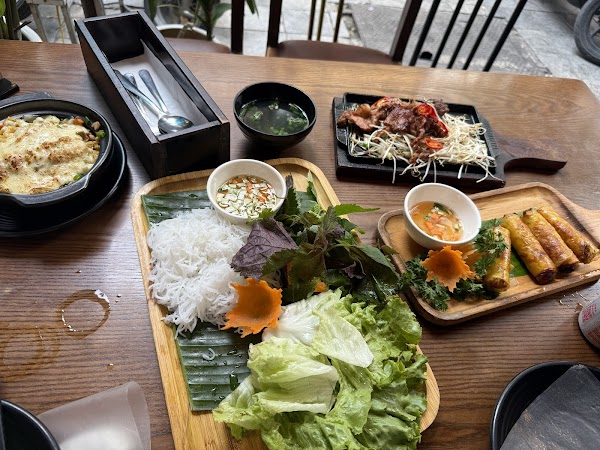 Hoang's Restaurant - Vietnamese Restaurant & Vegan Food 2