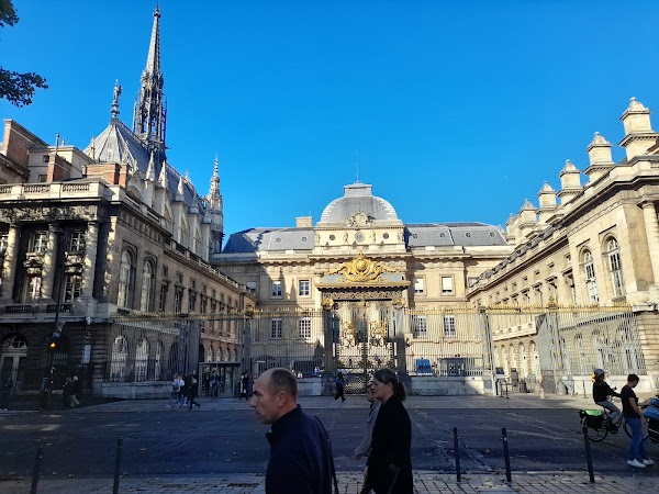 Place Saint-Michel 5