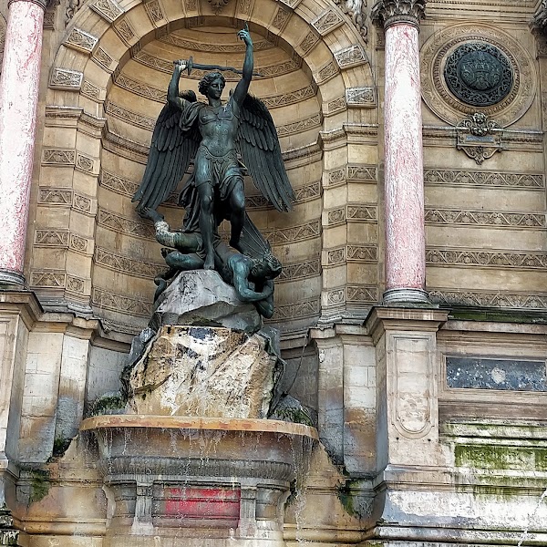 Place Saint-Michel 4
