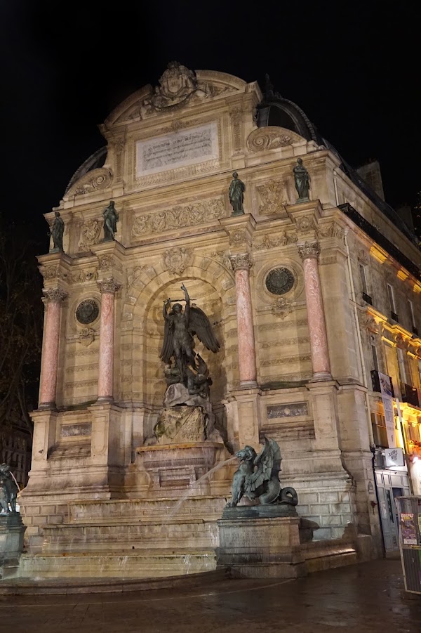 Place Saint-Michel 3