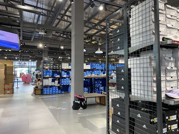 adidas Factory Outlet Siam Premium Outlets Samut Prakan 3