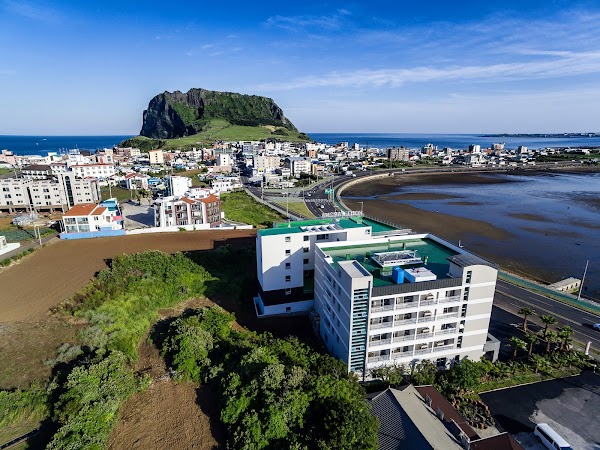 Breeze Bay Hotel