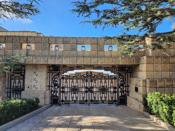 Ennis House 4