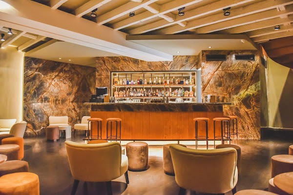 THE ROYAL COCKTAIL CLUB