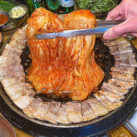 무쇠김치삼겹 홍대점 5