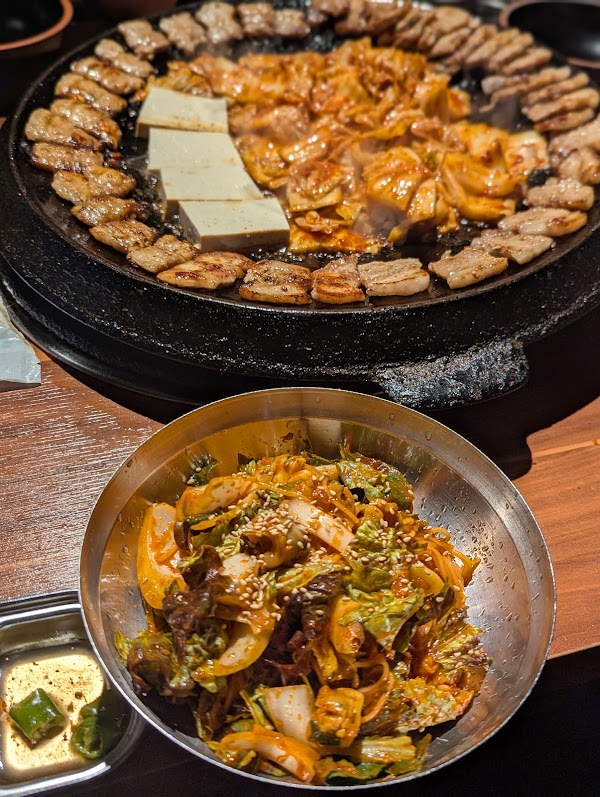 무쇠김치삼겹 홍대점 4