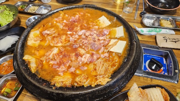 무쇠김치삼겹 홍대점 2