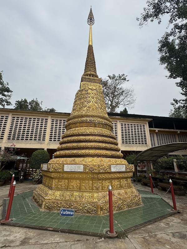 The Standing Buddha, Wat Tha Sung 5