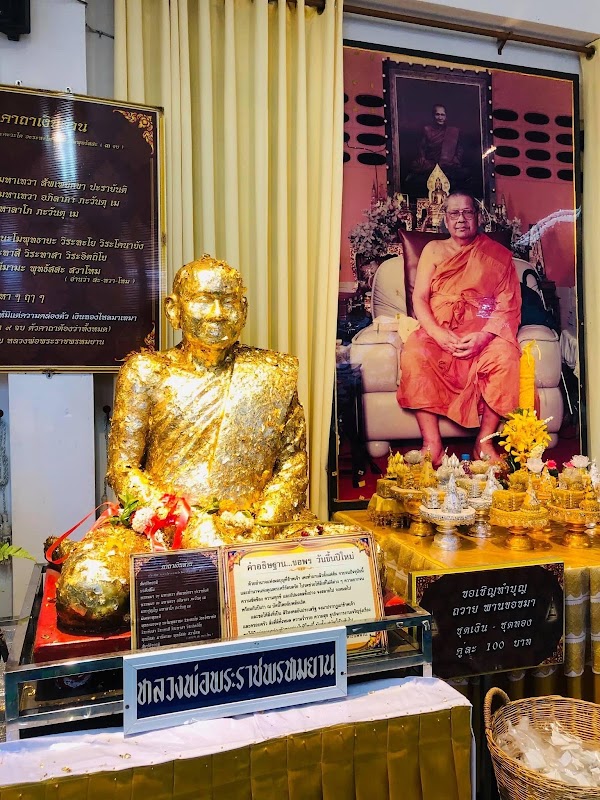 The Standing Buddha, Wat Tha Sung 4