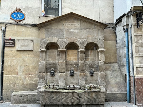 Txakurraren iturria 1