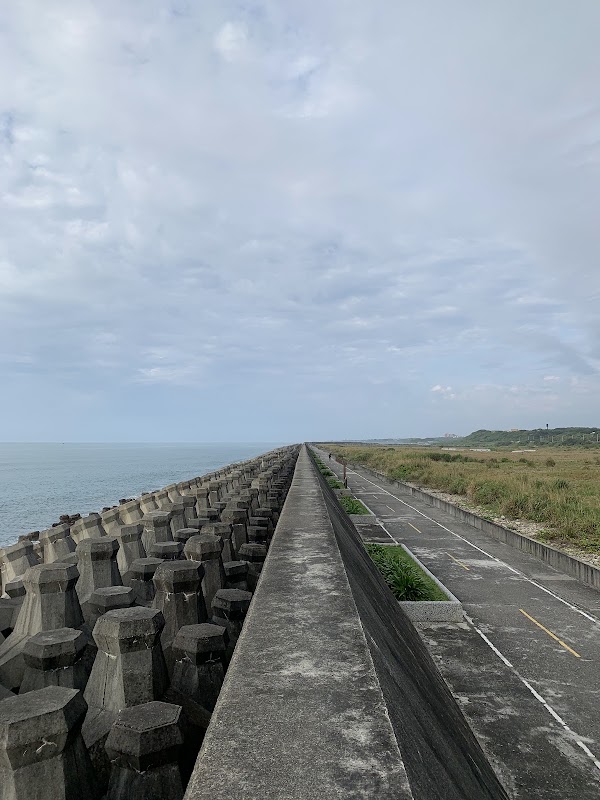 Danhai Seawall 4