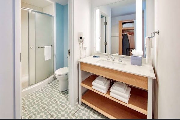 Universal Endless Summer Resort - Dockside Inn and Suites 3