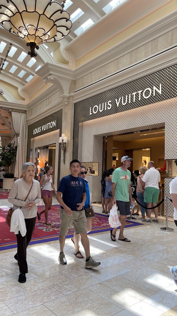 Louis Vuitton The Shops at Crystals