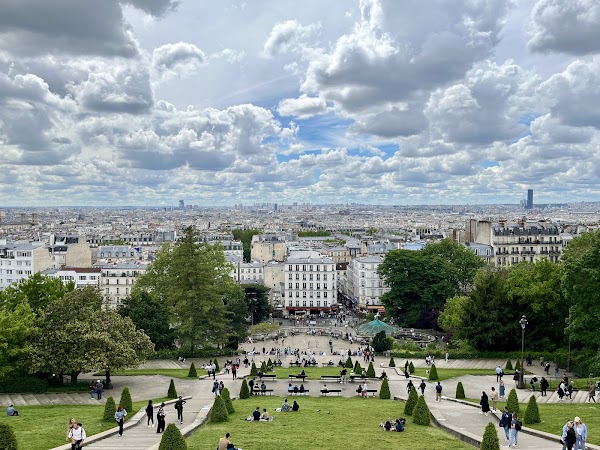 Square Louise Michel 5