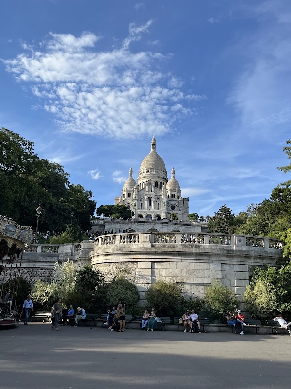 Square Louise Michel 4