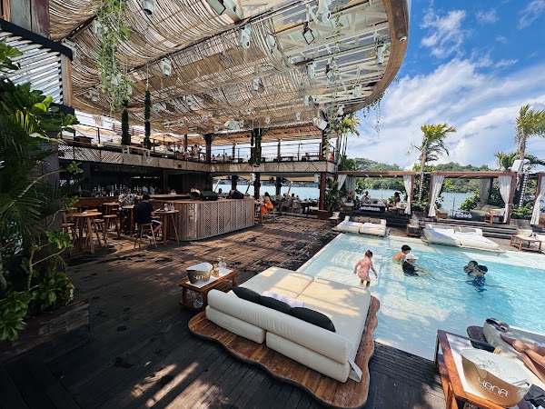 Yona Beach Club 5