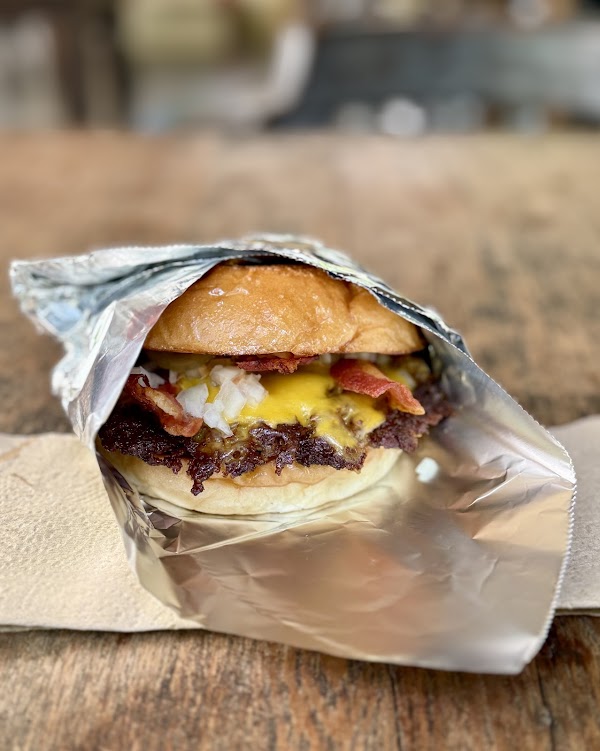 Barney’s Burger Joint Sukhumvit 23 3